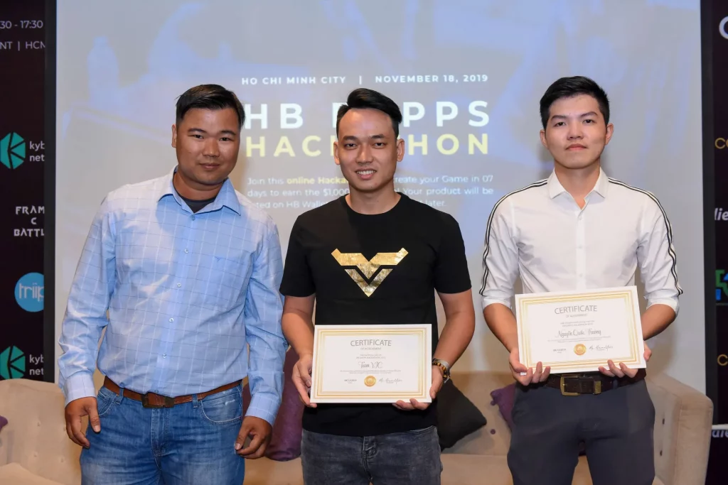 The winners of HB DApps Hackathon 2019 are VIC team, and Quoc Truong